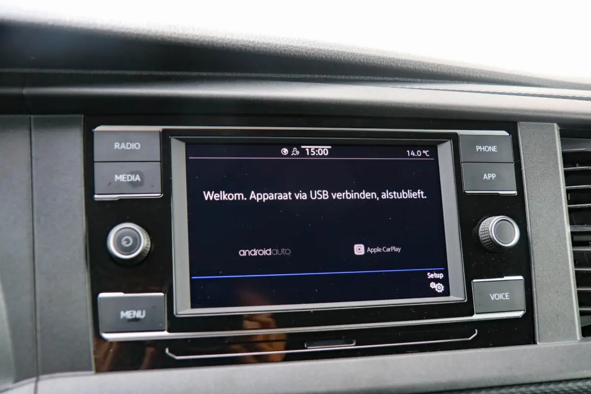 2.0 TDI 110pk L2H1 DC 28 Comfortline | App-Connect Navigatie | Cruise Control | Achteruitrijcamera | Trekhaak | 17"Lichtmetalen Velgen
