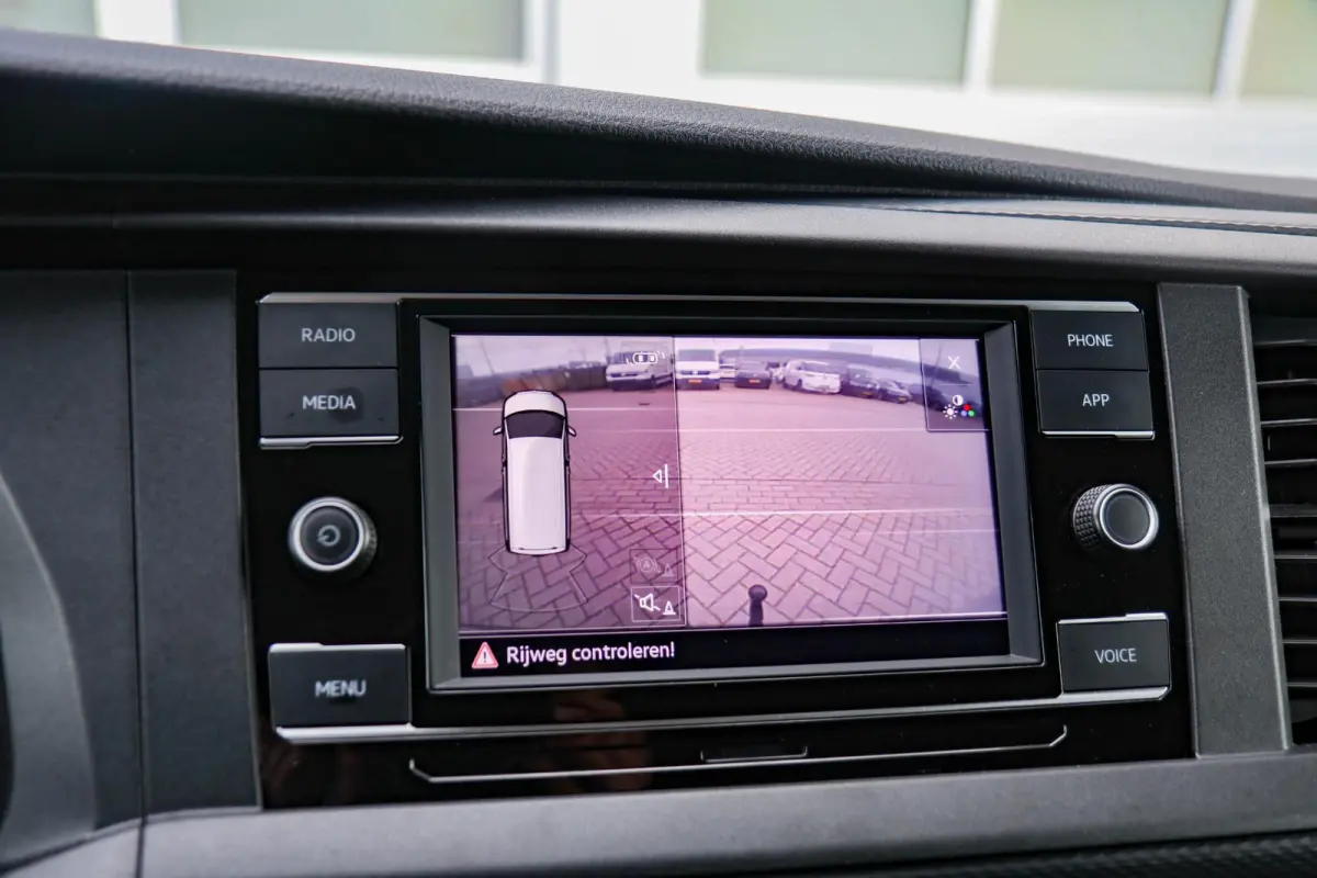 2.0 TDI 110pk L2H1 DC 28 Comfortline | App-Connect Navigatie | Cruise Control | Achteruitrijcamera | Trekhaak | 17"Lichtmetalen Velgen