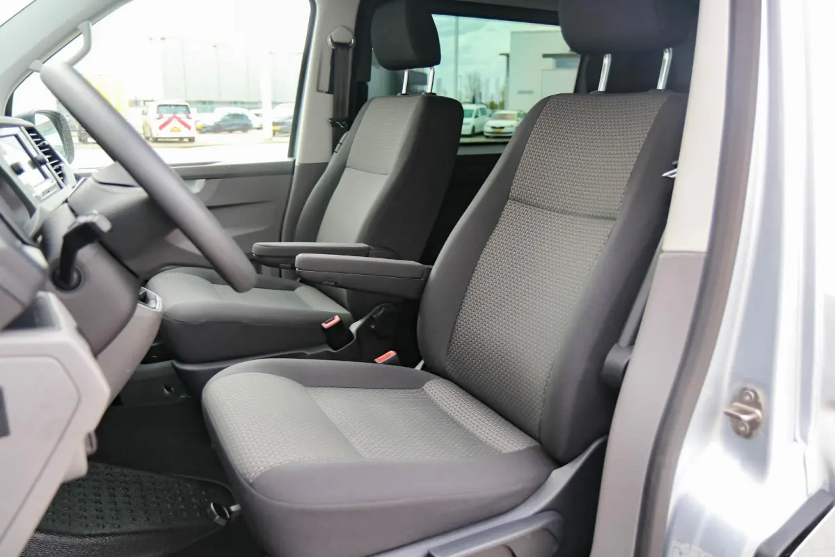 2.0 TDI 110pk L2H1 DC 28 Comfortline | App-Connect Navigatie | Cruise Control | Achteruitrijcamera | Trekhaak | 17"Lichtmetalen Velgen