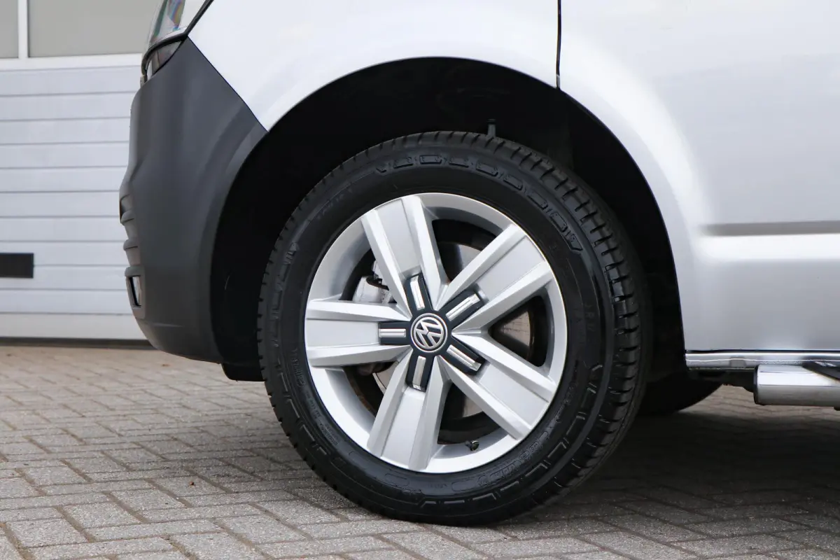 2.0 TDI 110pk L2H1 DC 28 Comfortline | App-Connect Navigatie | Cruise Control | Achteruitrijcamera | Trekhaak | 17"Lichtmetalen Velgen