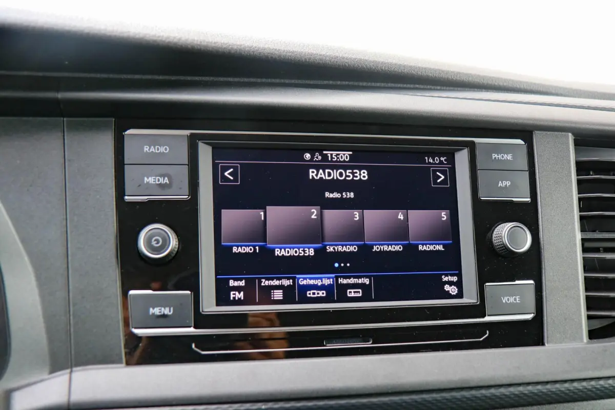 2.0 TDI 110pk L2H1 DC 28 Comfortline | App-Connect Navigatie | Cruise Control | Achteruitrijcamera | Trekhaak | 17"Lichtmetalen Velgen
