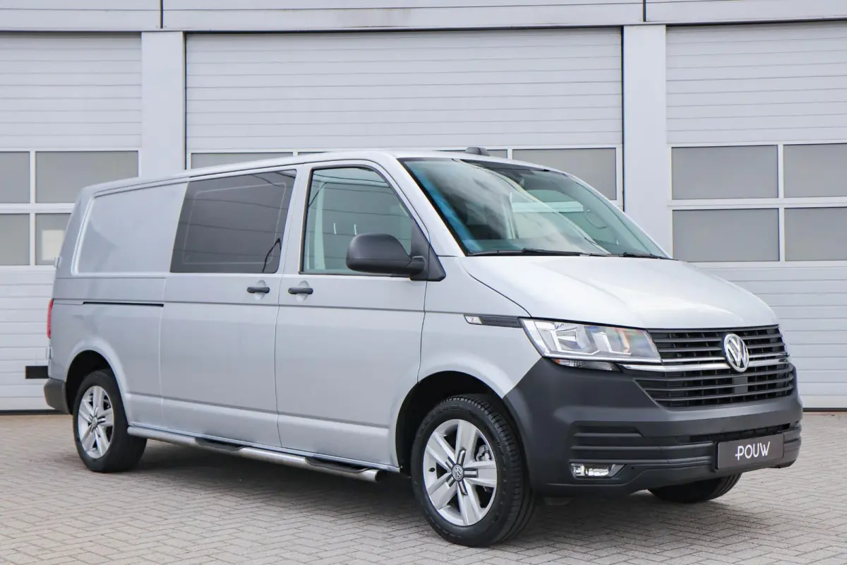 2.0 TDI 110pk L2H1 DC 28 Comfortline | App-Connect Navigatie | Cruise Control | Achteruitrijcamera | Trekhaak | 17"Lichtmetalen Velgen