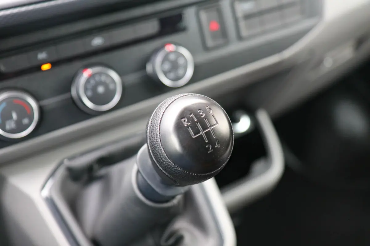 2.0 TDI 110pk L2H1 DC 28 Comfortline | App-Connect Navigatie | Cruise Control | Achteruitrijcamera | Trekhaak | 17"Lichtmetalen Velgen