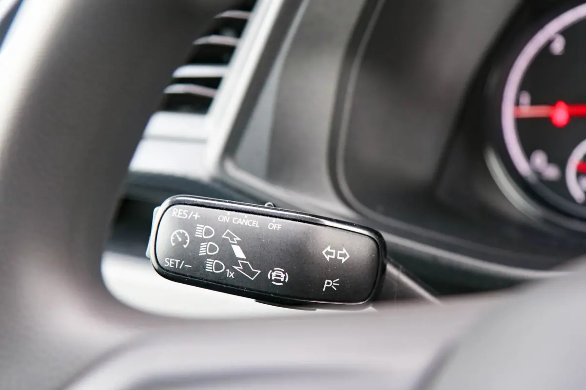 2.0 TDI 110pk L2H1 DC 28 Comfortline | App-Connect Navigatie | Cruise Control | Achteruitrijcamera | Trekhaak | 17"Lichtmetalen Velgen