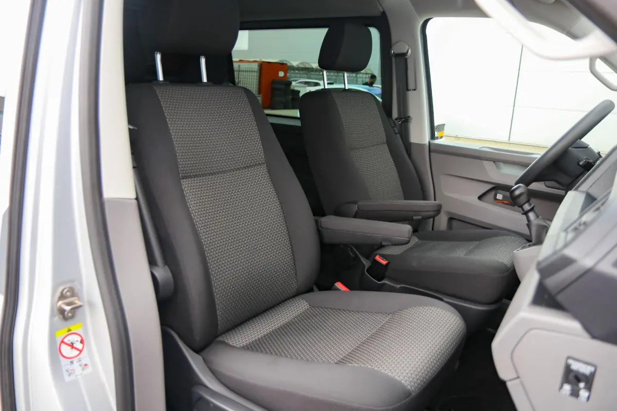 2.0 TDI 110pk L2H1 DC 28 Comfortline | App-Connect Navigatie | Cruise Control | Achteruitrijcamera | Trekhaak | 17"Lichtmetalen Velgen