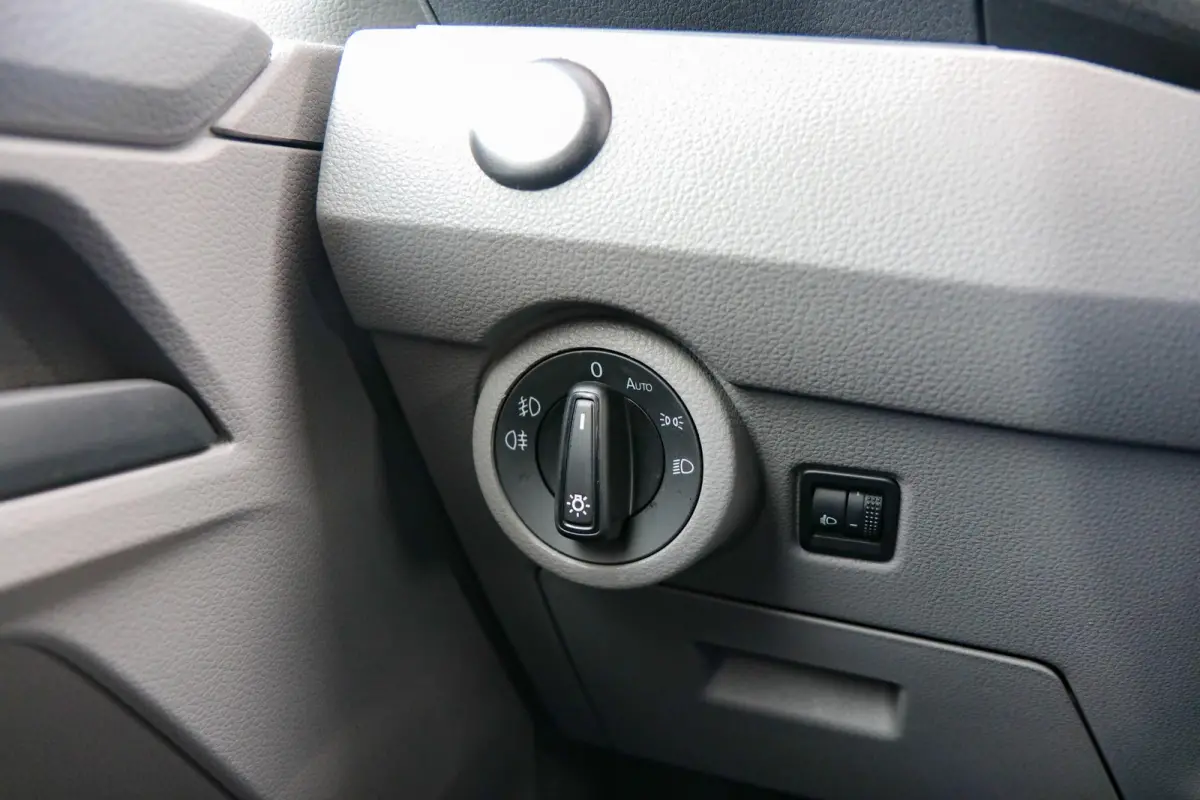2.0 TDI 110pk L2H1 DC 28 Comfortline | App-Connect Navigatie | Cruise Control | Achteruitrijcamera | Trekhaak | 17"Lichtmetalen Velgen