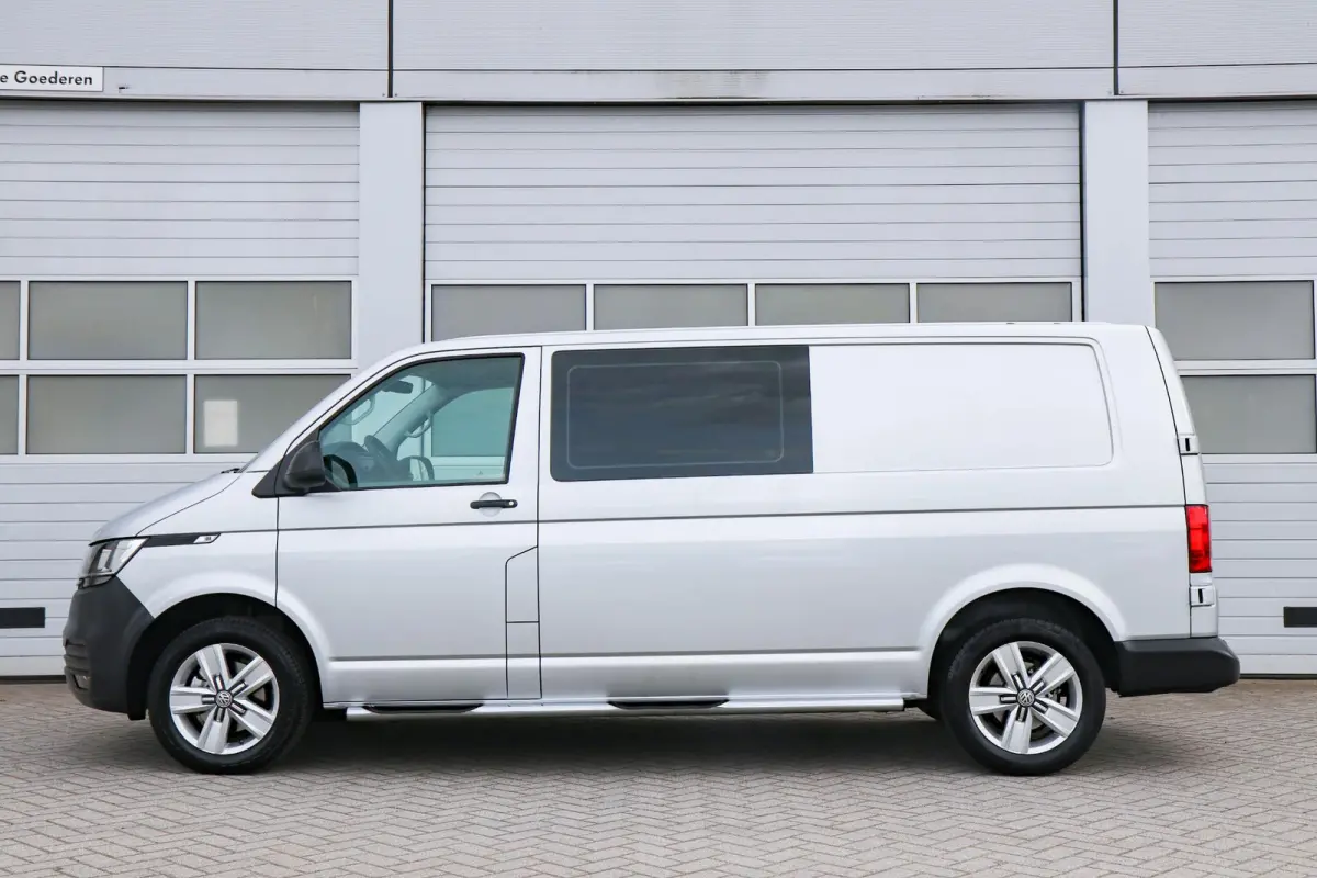 2.0 TDI 110pk L2H1 DC 28 Comfortline | App-Connect Navigatie | Cruise Control | Achteruitrijcamera | Trekhaak | 17"Lichtmetalen Velgen