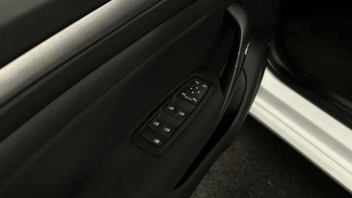Estate 1.6 Plug-In Hybrid 160 Business Zen SOH 91% CAMERA TREKHAAK CRUISE LM ECC NAVI CARPLAY.