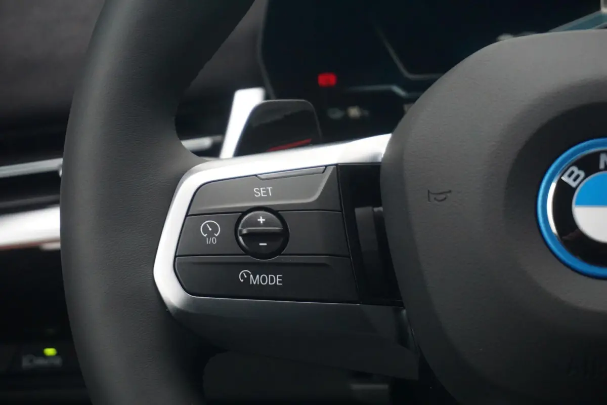 eDrive20 | M Sportpakket Pro | Trekhaak | Schuif-kanteldak | Harman Kardon | Head-up | Elektrische verstelbare Stoelen | Rondomzicht Camera's | Driving Assistant Professional