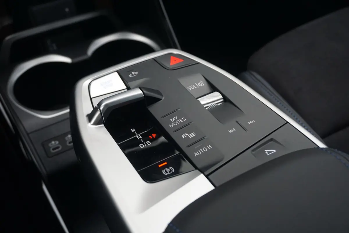 eDrive20 | M Sportpakket Pro | Trekhaak | Schuif-kanteldak | Harman Kardon | Head-up | Elektrische verstelbare Stoelen | Rondomzicht Camera's | Driving Assistant Professional