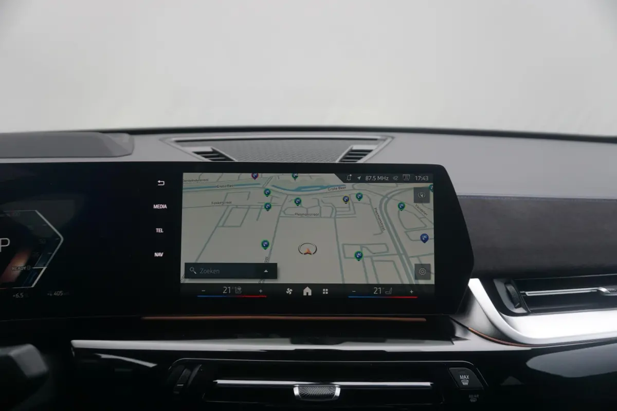 eDrive20 | M Sportpakket Pro | Trekhaak | Schuif-kanteldak | Harman Kardon | Head-up | Elektrische verstelbare Stoelen | Rondomzicht Camera's | Driving Assistant Professional