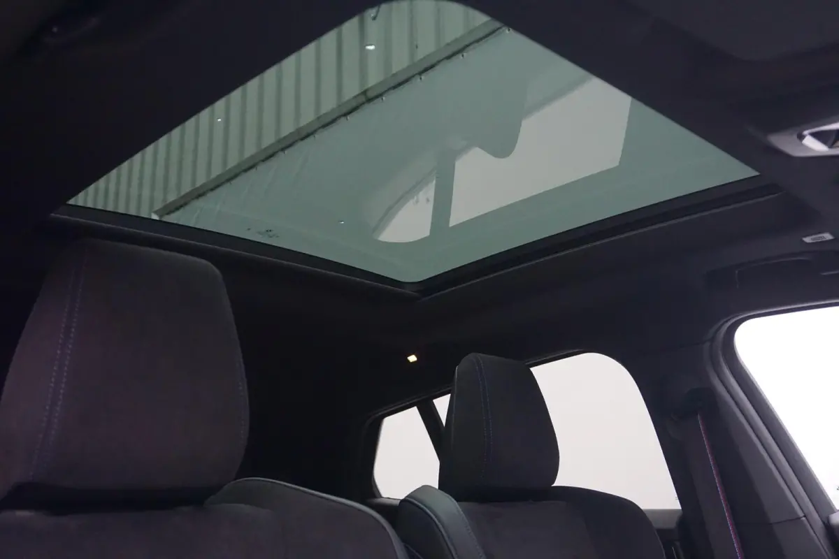 eDrive20 | M Sportpakket Pro | Trekhaak | Schuif-kanteldak | Harman Kardon | Head-up | Elektrische verstelbare Stoelen | Rondomzicht Camera's | Driving Assistant Professional