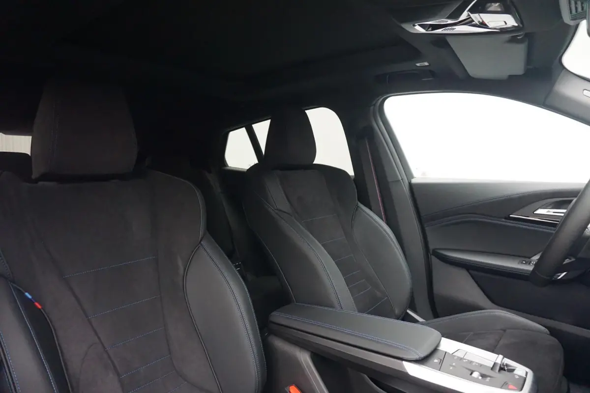 eDrive20 | M Sportpakket Pro | Trekhaak | Schuif-kanteldak | Harman Kardon | Head-up | Elektrische verstelbare Stoelen | Rondomzicht Camera's | Driving Assistant Professional