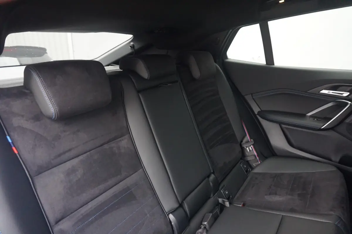 eDrive20 | M Sportpakket Pro | Trekhaak | Schuif-kanteldak | Harman Kardon | Head-up | Elektrische verstelbare Stoelen | Rondomzicht Camera's | Driving Assistant Professional