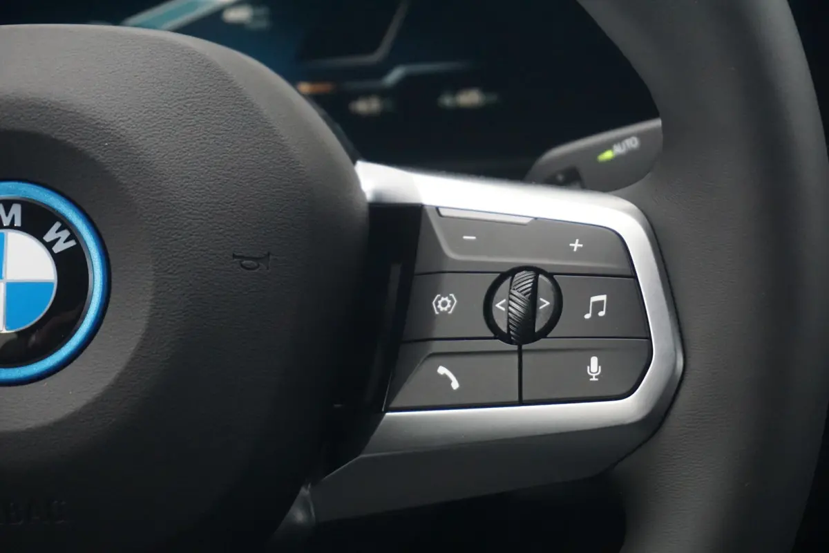 eDrive20 | M Sportpakket Pro | Trekhaak | Schuif-kanteldak | Harman Kardon | Head-up | Elektrische verstelbare Stoelen | Rondomzicht Camera's | Driving Assistant Professional