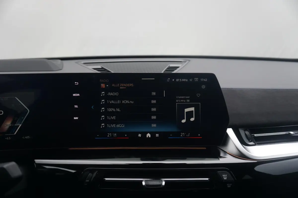 eDrive20 | M Sportpakket Pro | Trekhaak | Schuif-kanteldak | Harman Kardon | Head-up | Elektrische verstelbare Stoelen | Rondomzicht Camera's | Driving Assistant Professional