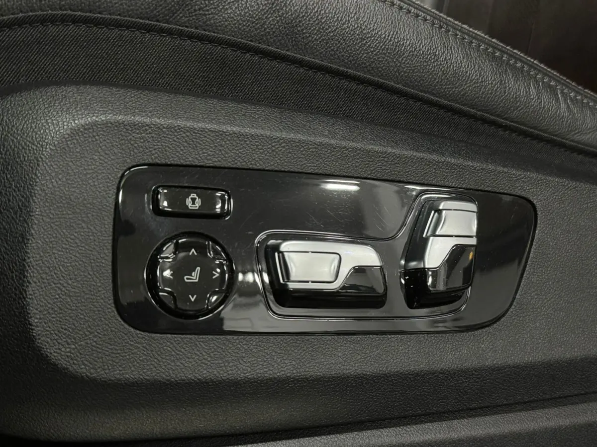 XDrive45e High Executive|PANO|TREKHAAK|KEYLESS|VOL