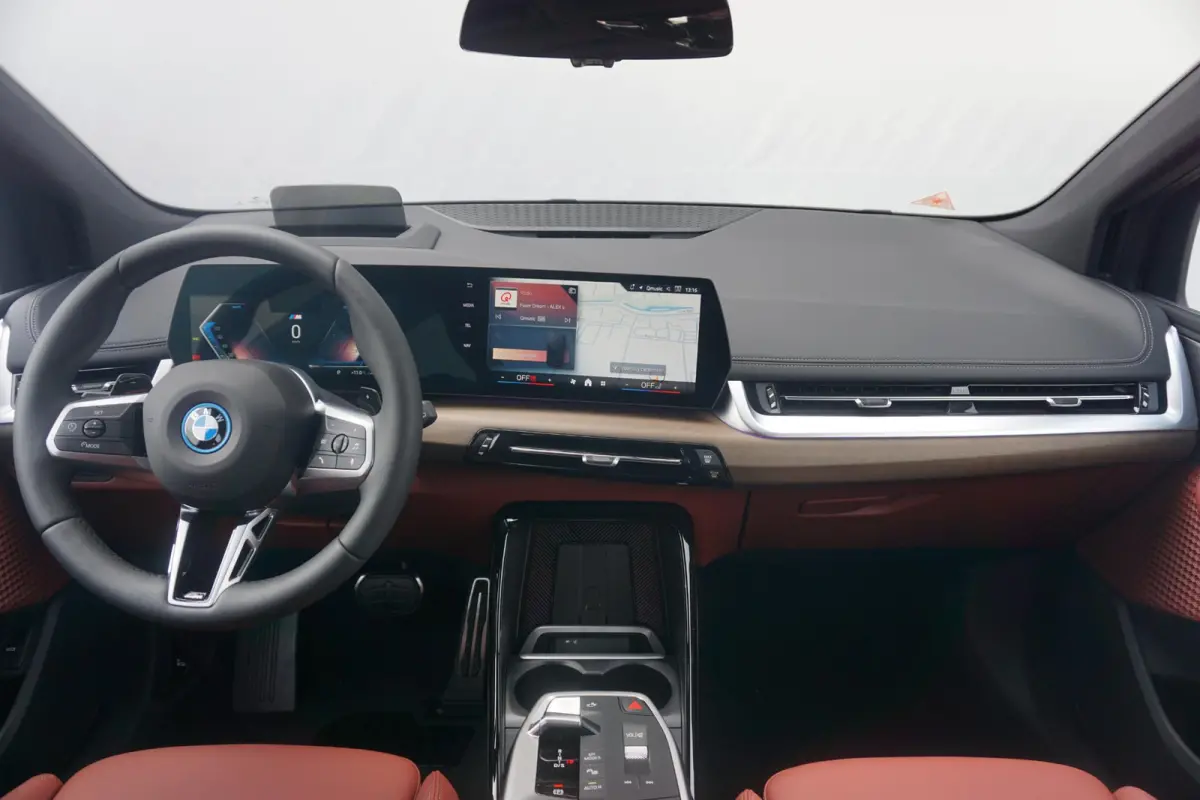 225e xDrive | M Sportpakket | Head-Up Display | Harman Kardon | Trekhaak