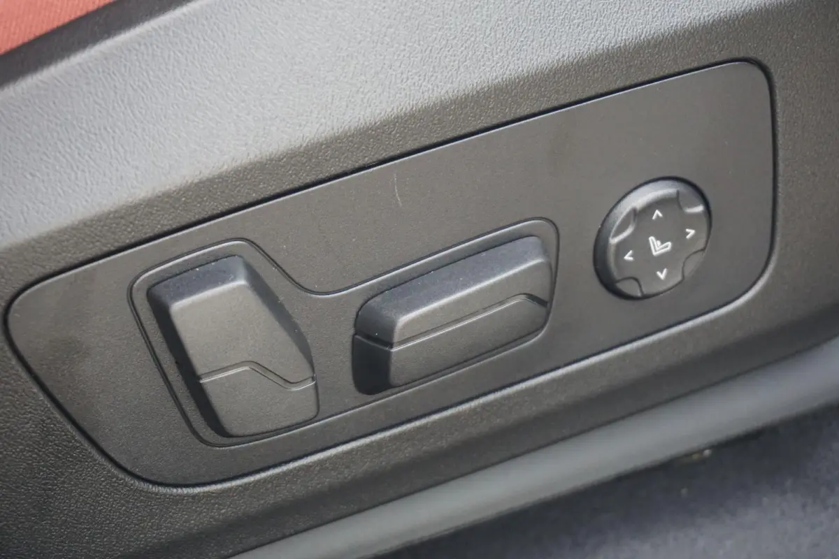 225e xDrive | M Sportpakket | Head-Up Display | Harman Kardon | Trekhaak