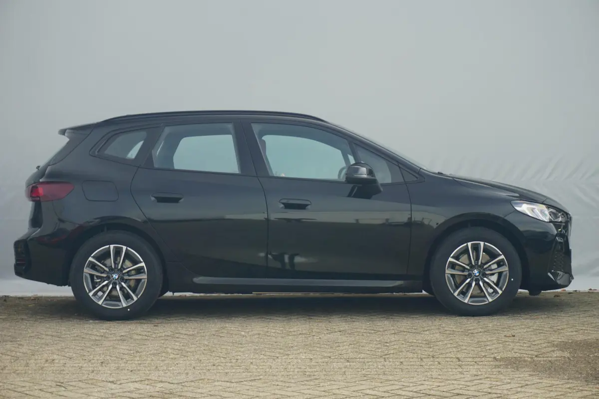 225e xDrive | M Sportpakket | Head-Up Display | Harman Kardon | Trekhaak