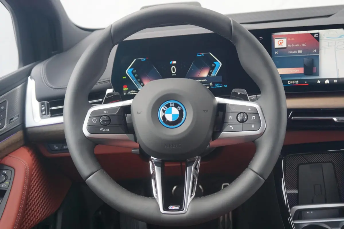 225e xDrive | M Sportpakket | Head-Up Display | Harman Kardon | Trekhaak