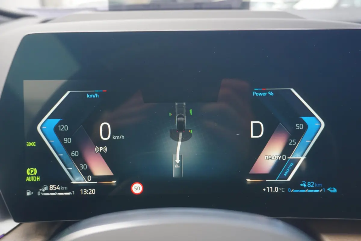 225e xDrive | M Sportpakket | Head-Up Display | Harman Kardon | Trekhaak