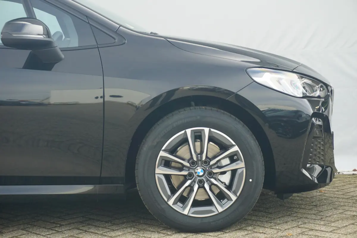 225e xDrive | M Sportpakket | Head-Up Display | Harman Kardon | Trekhaak