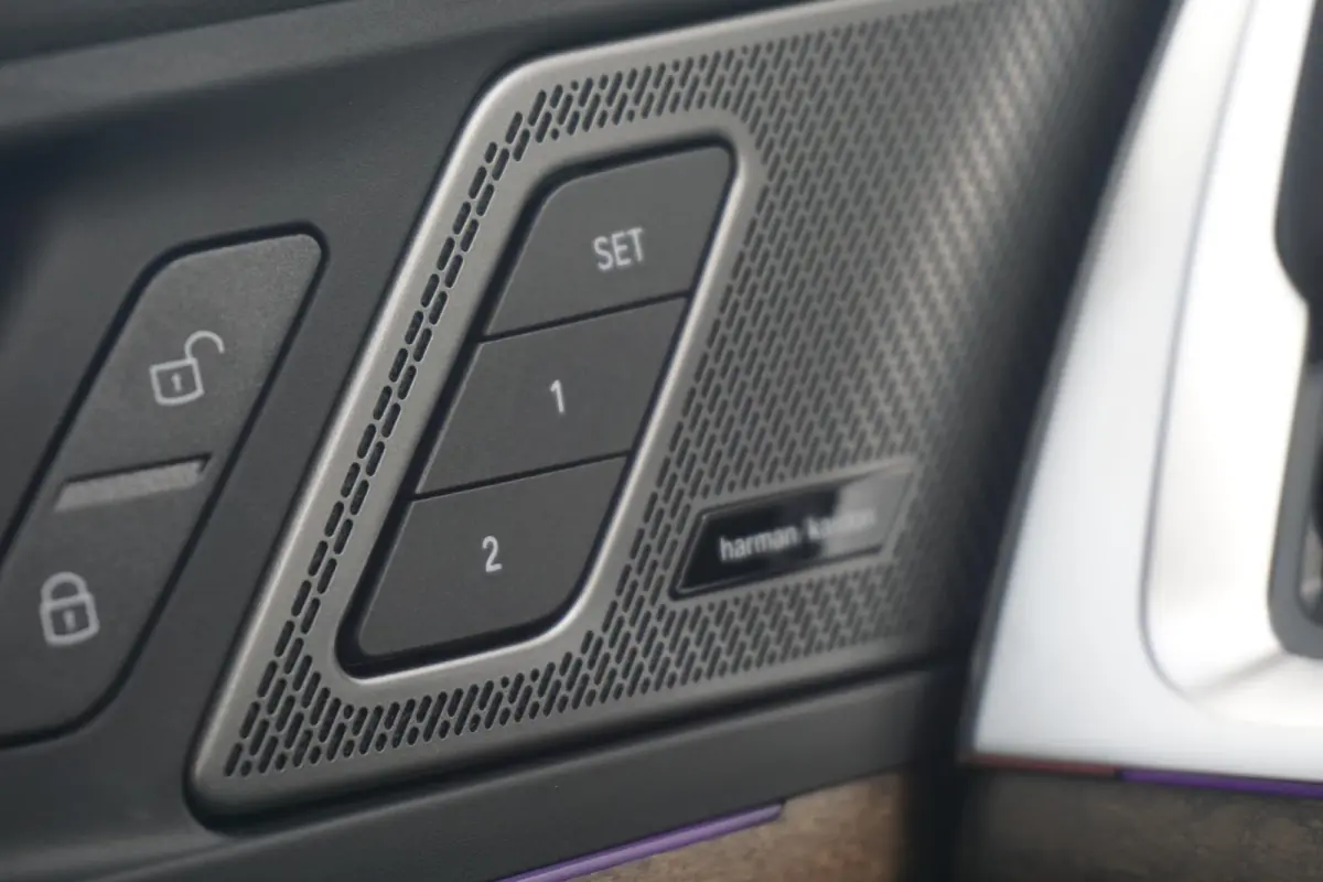 225e xDrive | M Sportpakket | Head-Up Display | Harman Kardon | Trekhaak