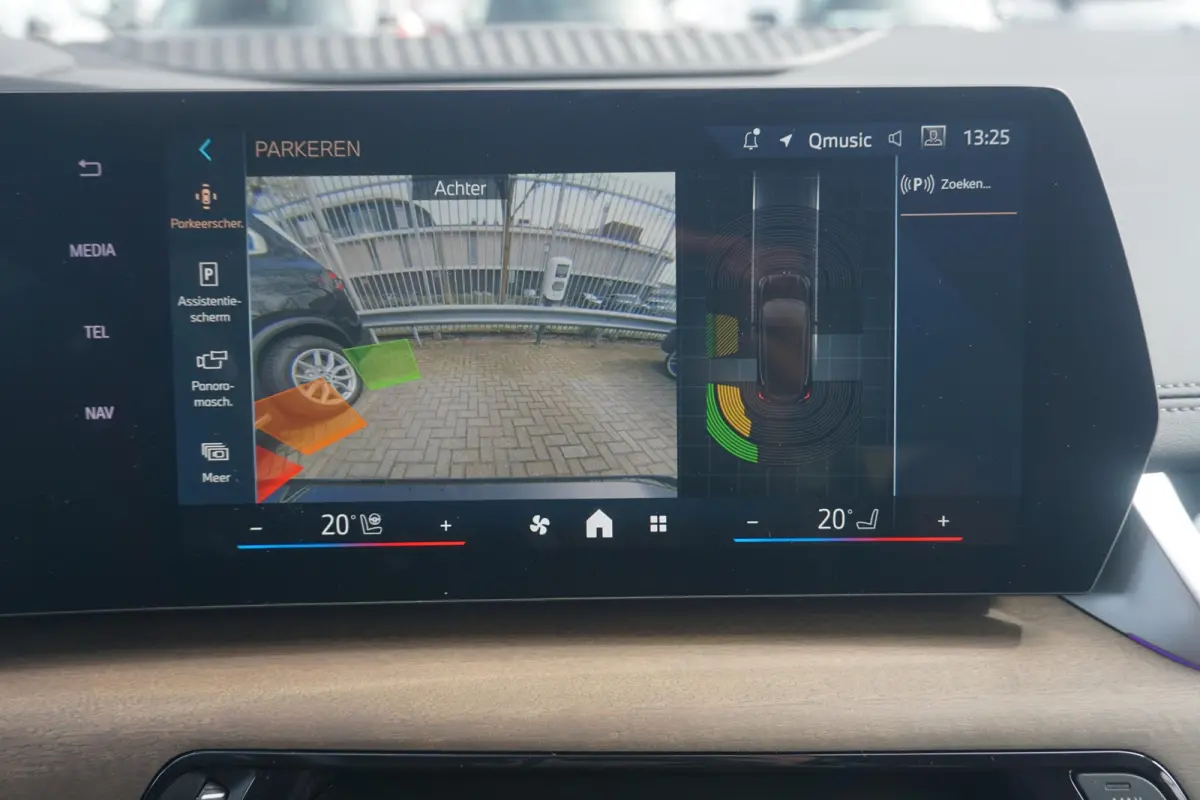 225e xDrive | M Sportpakket | Head-Up Display | Harman Kardon | Trekhaak