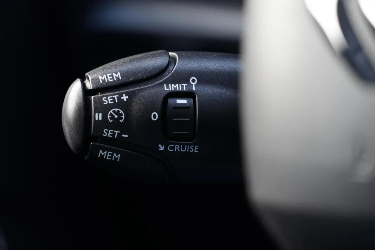 1.2 PureTech Shine, NL, cam. CarPlay, trekh. dis. v.v.