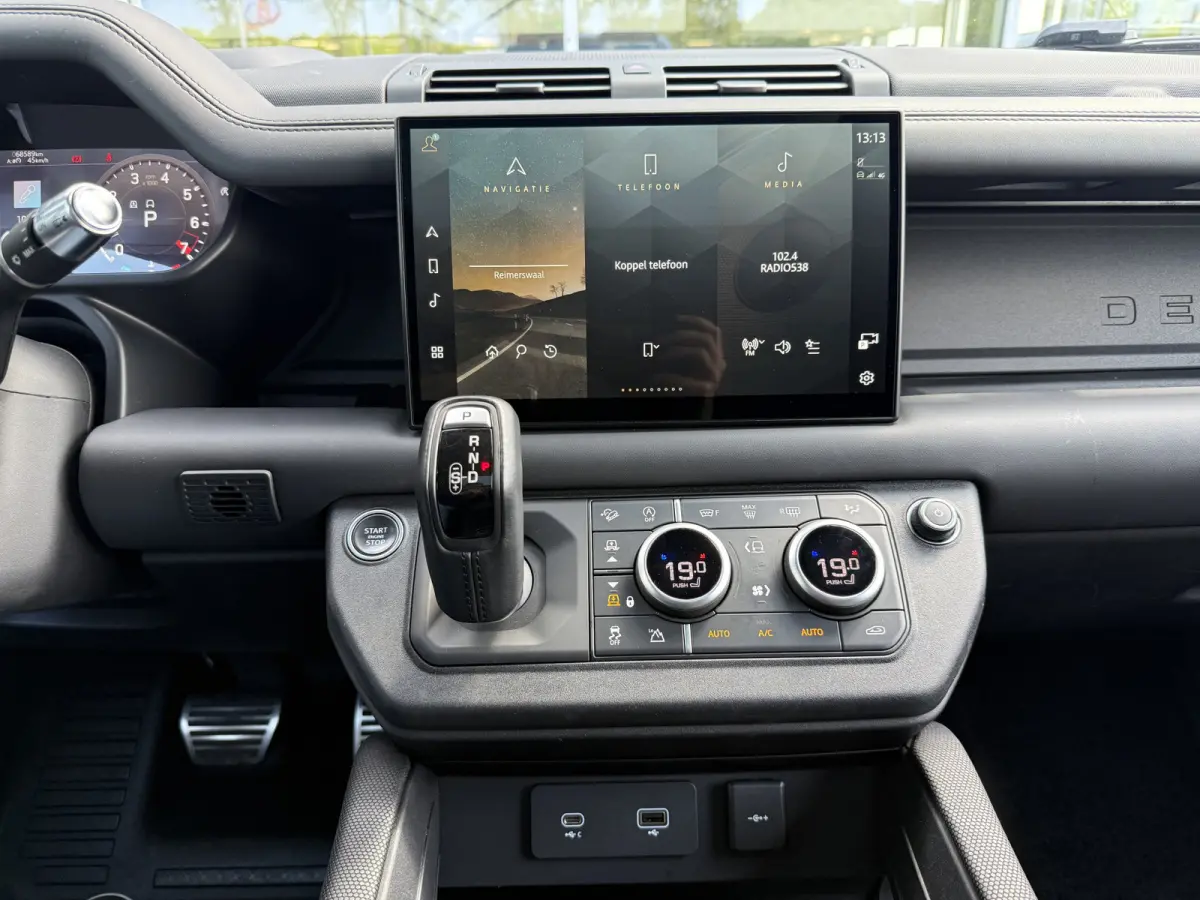 5.0 P525 V8 URBAN | Commercial | Full Option | Milltek