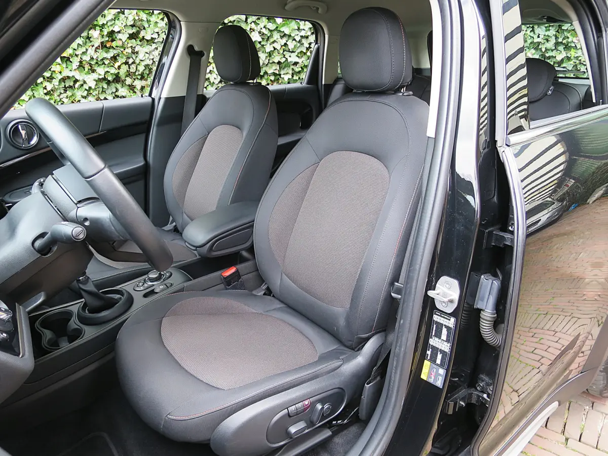 1.5 Cooper SE ALL4 Essential LCI met Adap.cruise, DAB, A.cam, El.stoel, 17"