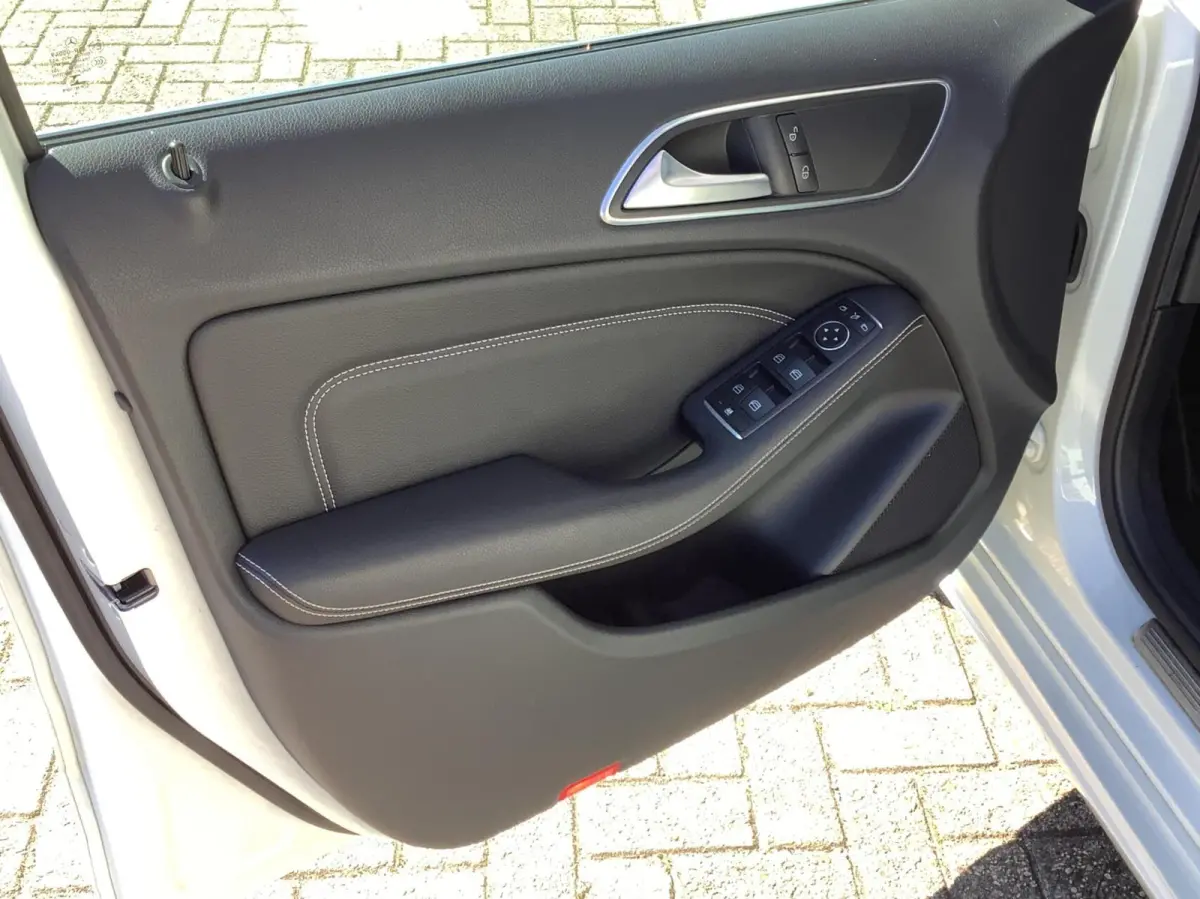 180 Ambition, led verlichting, parkeersensoren, stoelverwarming,