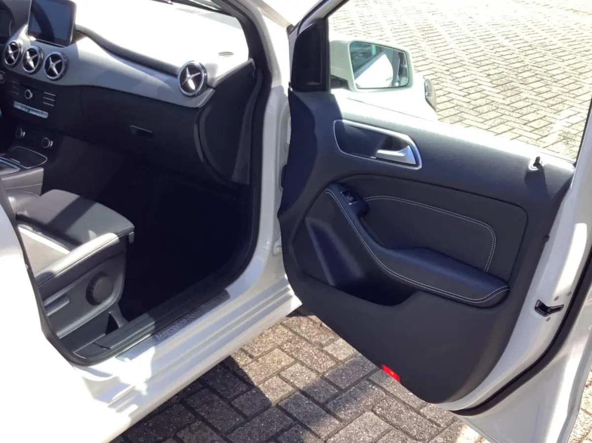 180 Ambition, led verlichting, parkeersensoren, stoelverwarming,