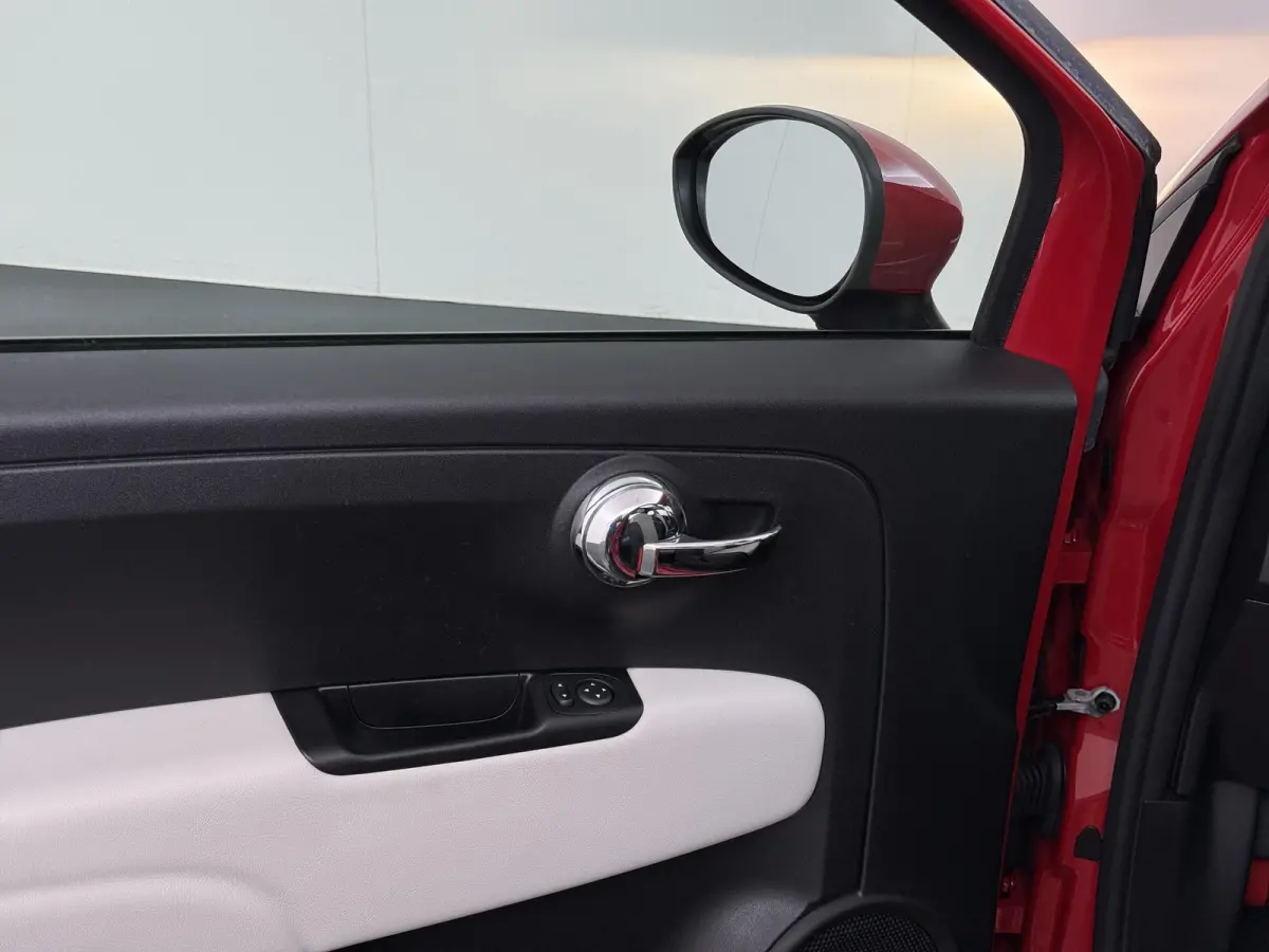 1.0 Hybrid Dolcevita | 1ste eigenaar | 2tone LEER/Stof | Glazen dak | Airco | AppleCarPlay/Android