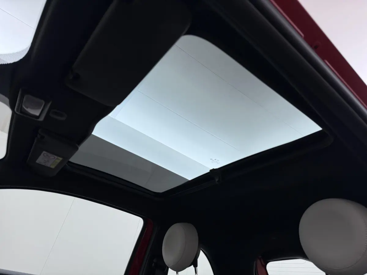 1.0 Hybrid Dolcevita | 1ste eigenaar | 2tone LEER/Stof | Glazen dak | Airco | AppleCarPlay/Android