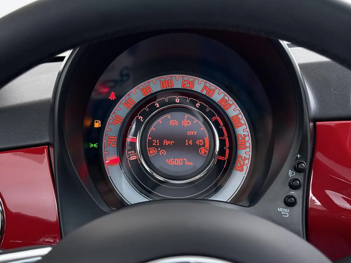 1.0 Hybrid Dolcevita | 1ste eigenaar | 2tone LEER/Stof | Glazen dak | Airco | AppleCarPlay/Android
