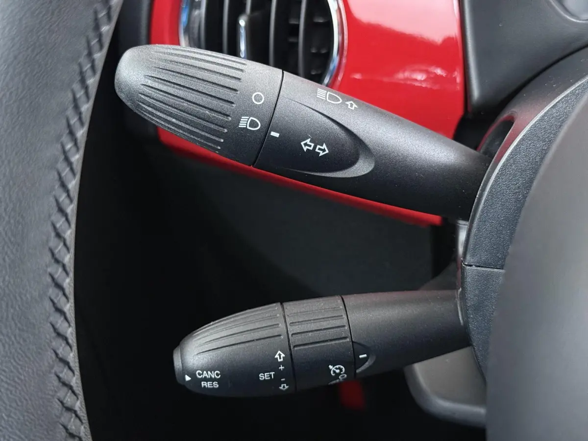 1.0 Hybrid Dolcevita | 1ste eigenaar | 2tone LEER/Stof | Glazen dak | Airco | AppleCarPlay/Android