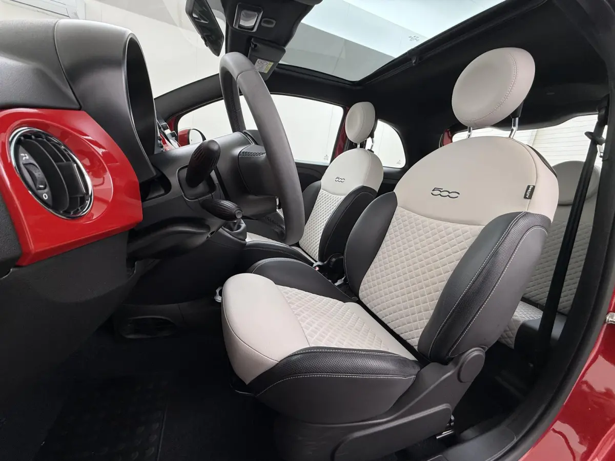 1.0 Hybrid Dolcevita | 1ste eigenaar | 2tone LEER/Stof | Glazen dak | Airco | AppleCarPlay/Android