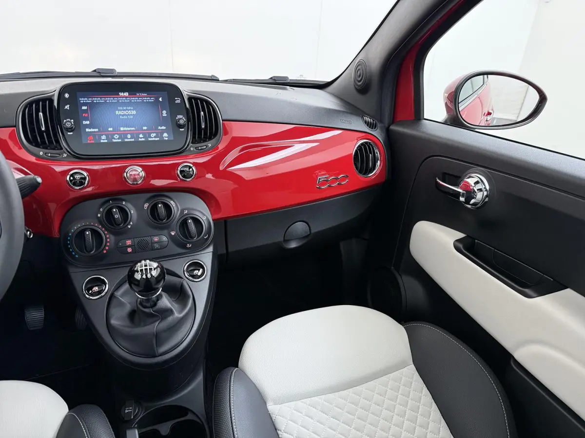 1.0 Hybrid Dolcevita | 1ste eigenaar | 2tone LEER/Stof | Glazen dak | Airco | AppleCarPlay/Android