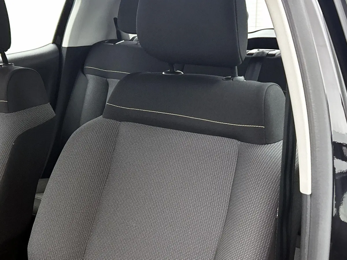 Feel 83pk | Navigatie via Apple Carplay / Android Auto | Climate Control | Cruise Control | DAB+ radio | Bluetooth | Led koplampen | Automatisch dimlicht | Regensensor | Afwijkende dakkleur 