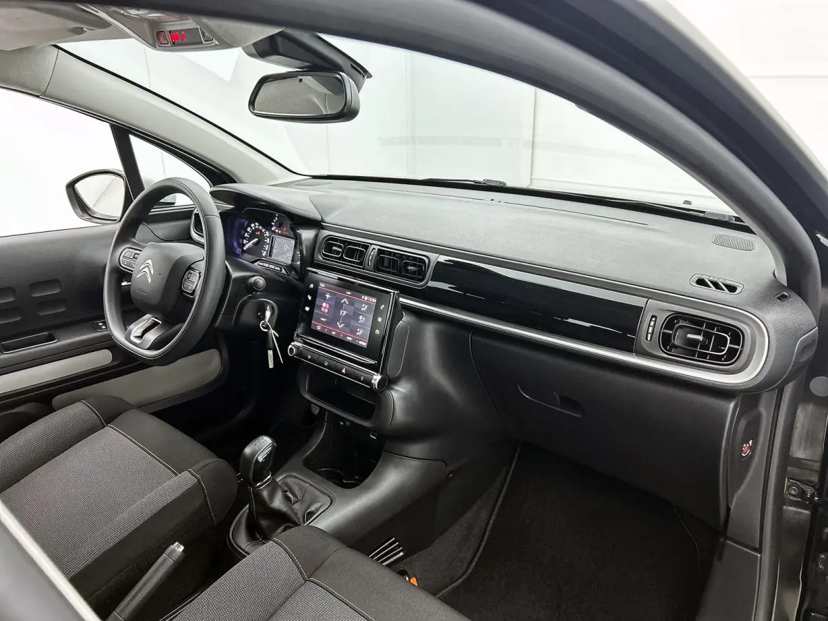 Feel 83pk | Navigatie via Apple Carplay / Android Auto | Climate Control | Cruise Control | DAB+ radio | Bluetooth | Led koplampen | Automatisch dimlicht | Regensensor | Afwijkende dakkleur 