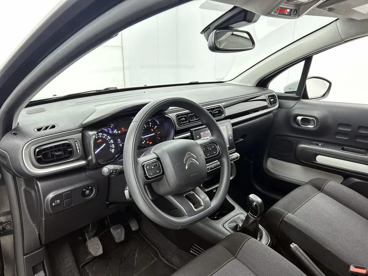 Feel 83pk | Navigatie via Apple Carplay / Android Auto | Climate Control | Cruise Control | DAB+ radio | Bluetooth | Led koplampen | Automatisch dimlicht | Regensensor | Afwijkende dakkleur 