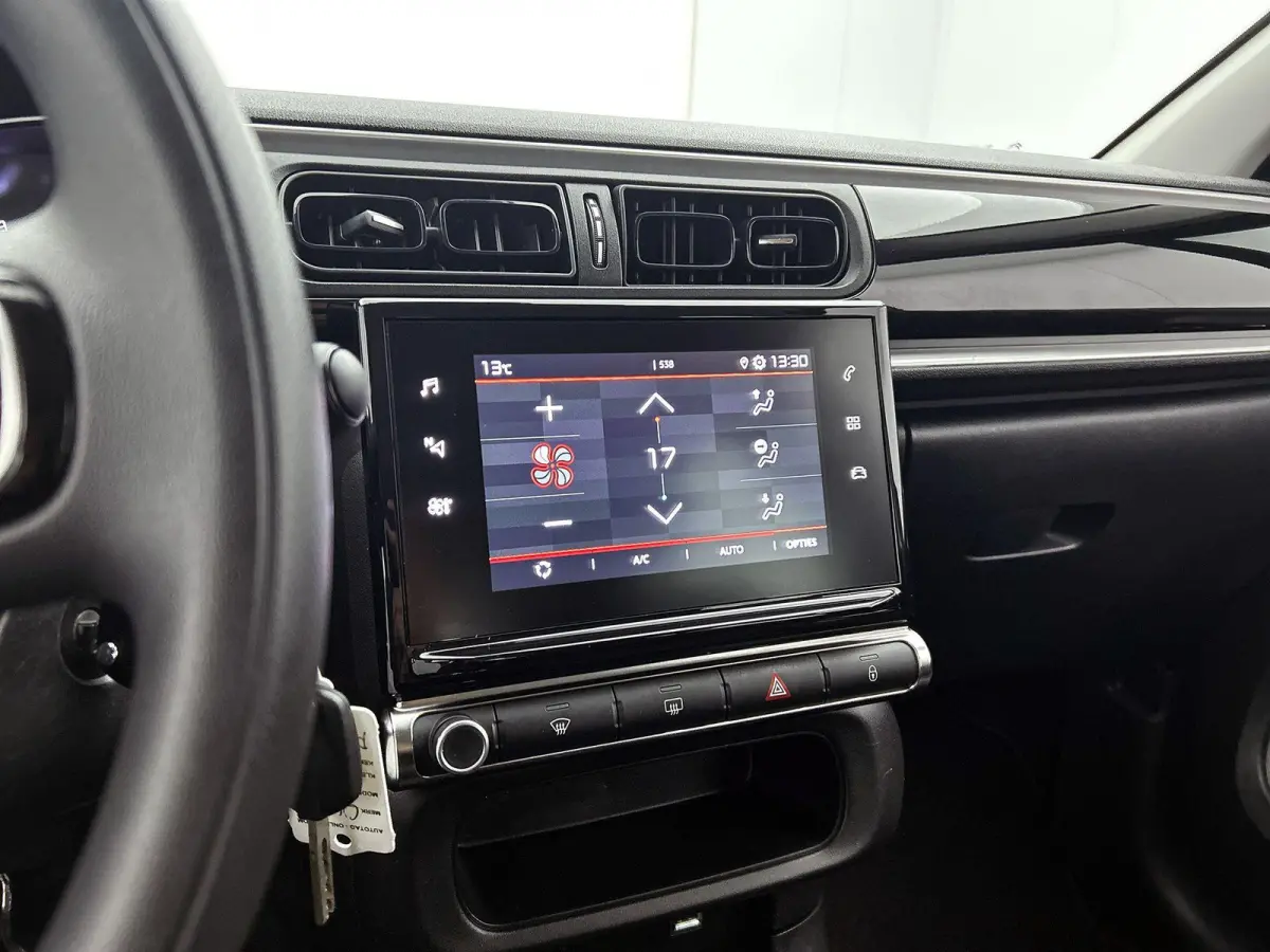 Feel 83pk | Navigatie via Apple Carplay / Android Auto | Climate Control | Cruise Control | DAB+ radio | Bluetooth | Led koplampen | Automatisch dimlicht | Regensensor | Afwijkende dakkleur 