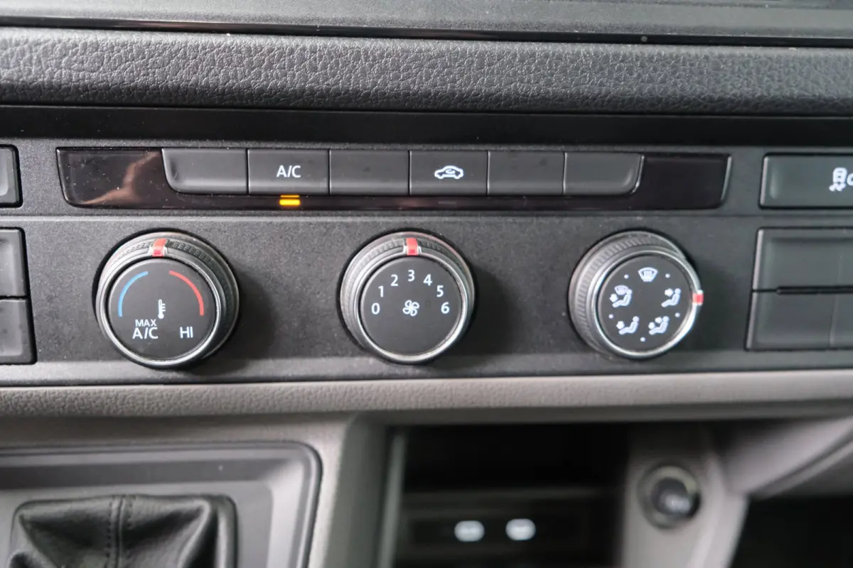 35 2.0 TDI L3H3 Highline Automaat - N.A.P. Airco, Cruise, PDC, Navi, Carplay, Camera, Trekhaak.