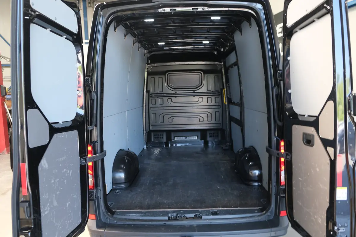 35 2.0 TDI L3H3 Highline Automaat - N.A.P. Airco, Cruise, PDC, Navi, Carplay, Camera, Trekhaak.