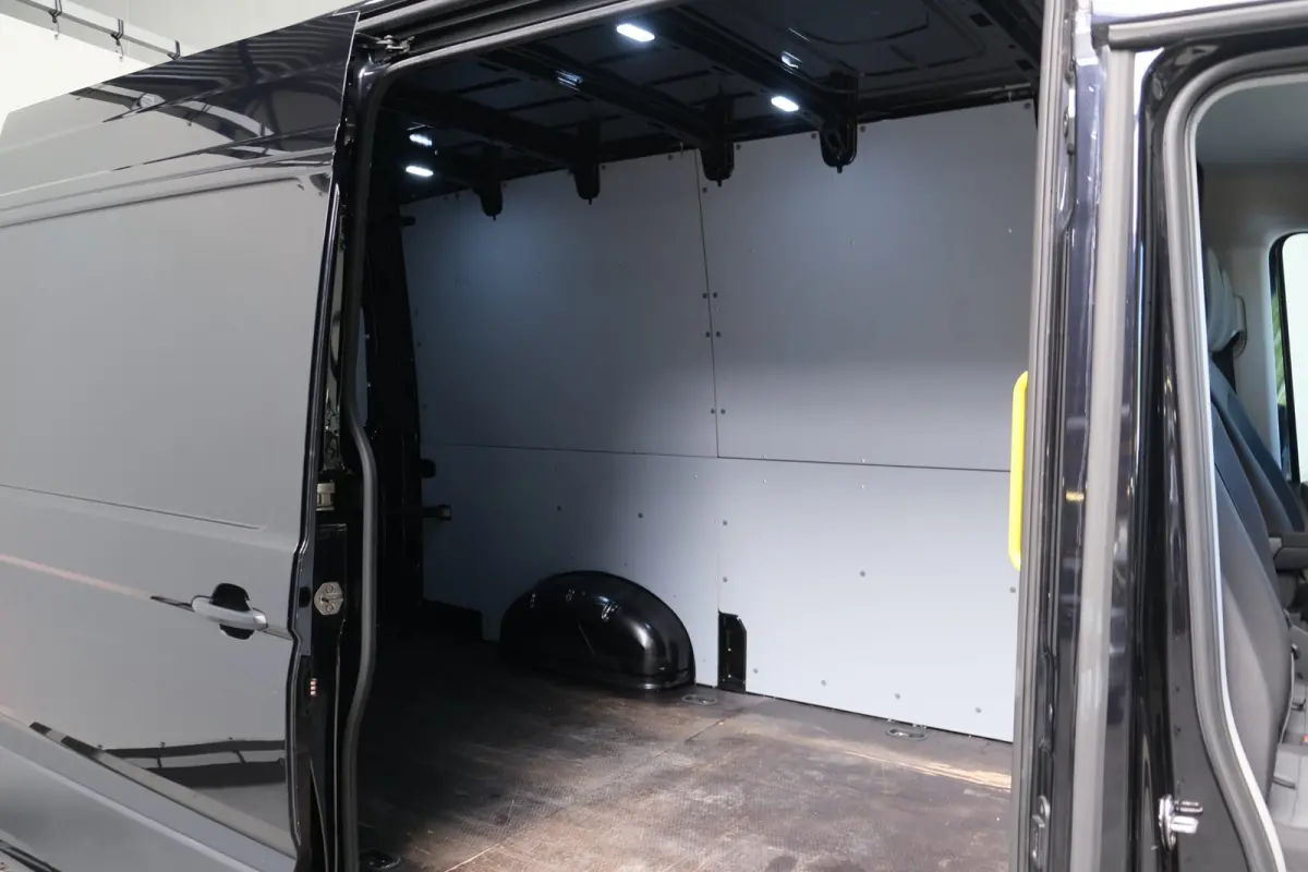 35 2.0 TDI L3H3 Highline Automaat - N.A.P. Airco, Cruise, PDC, Navi, Carplay, Camera, Trekhaak.