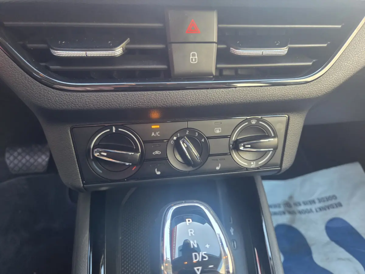 1.5 TSI Automaat/ Wegklapbare trekhaak/ Android auto- Apple carplay/ Parkeersesnoren achter/ Rijklaarprijs!