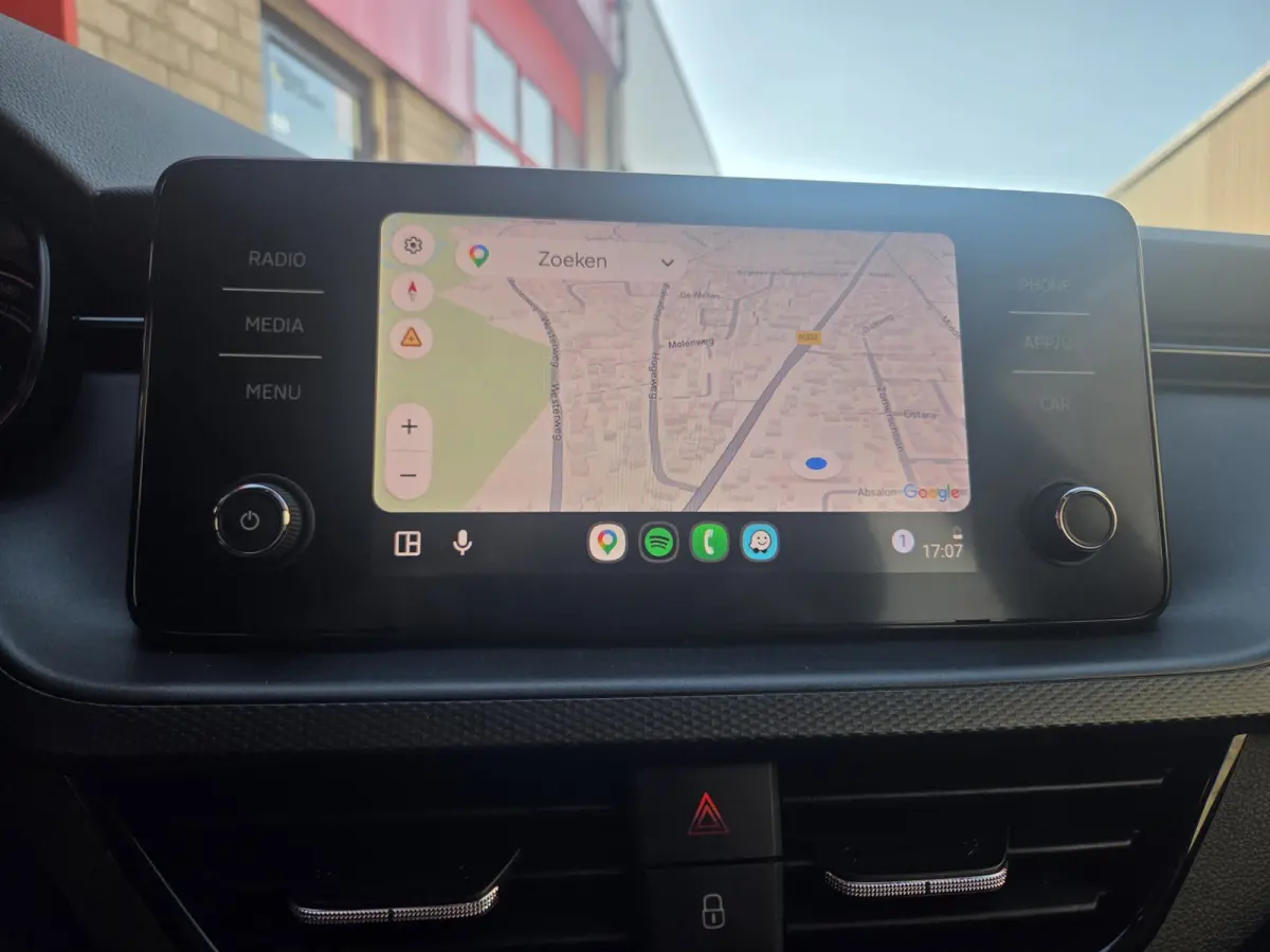 1.5 TSI Automaat/ Wegklapbare trekhaak/ Android auto- Apple carplay/ Parkeersesnoren achter/ Rijklaarprijs!