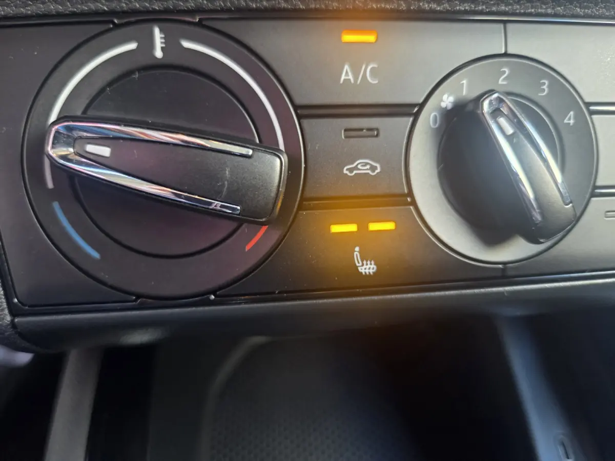1.5 TSI Automaat/ Wegklapbare trekhaak/ Android auto- Apple carplay/ Parkeersesnoren achter/ Rijklaarprijs!